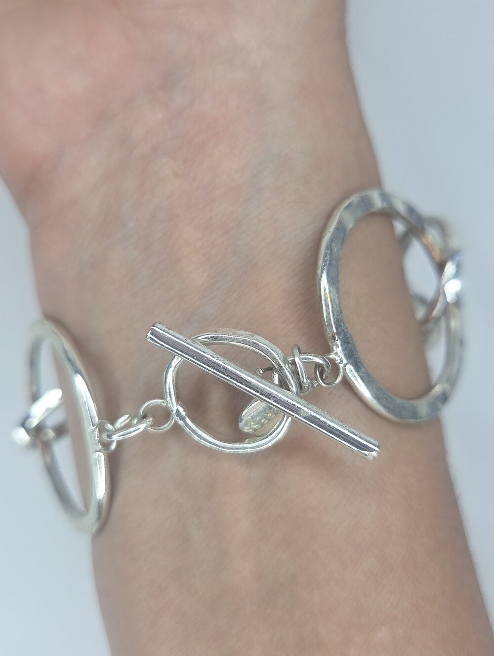 Express Silver Open Link Circle Bracelet - Picture 2 of 4